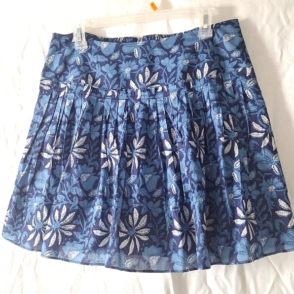 3/$20-Banana Republic Blue Cotton Mini Skirt, Floral - Picture 6 of 10
